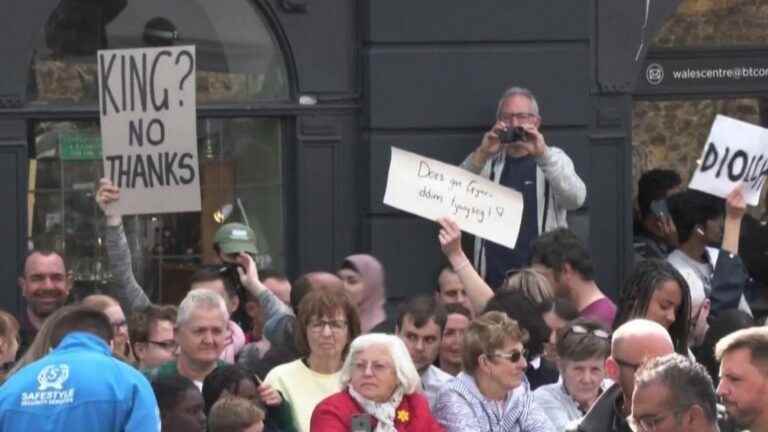 these Britons away from royal mourning