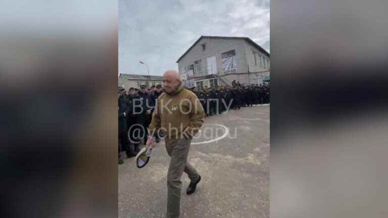 video shows Wagner official recruiting prisoners to fight alongside Russians