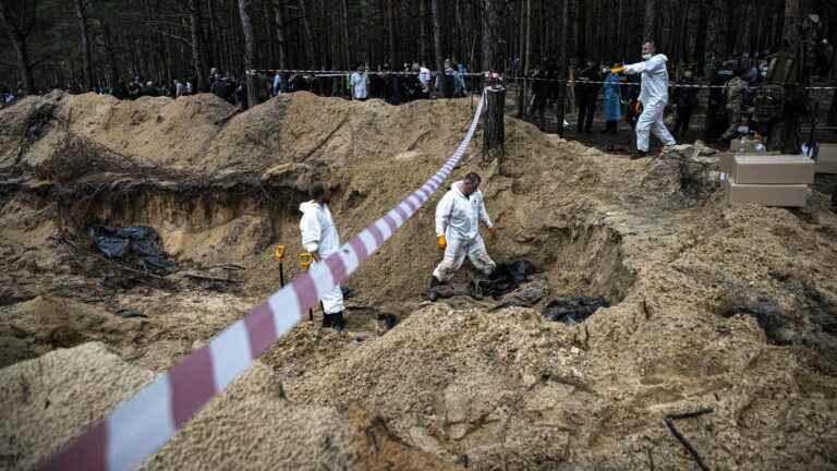 what we know about the mass grave of Izioum, where 445 graves were discovered in the forest