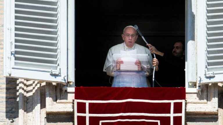 Pope Francis ‘begs’ Vladimir Putin to stop the ‘spiral of violence’