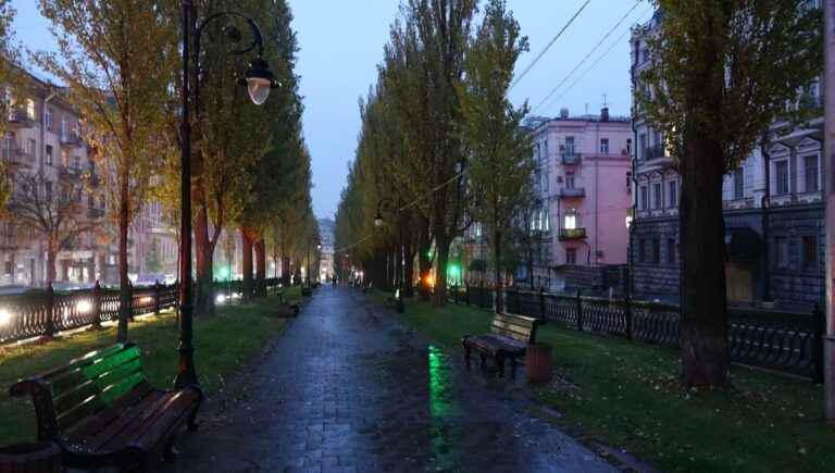 kyiv neighborhoods without electricity and water after Russian strikes