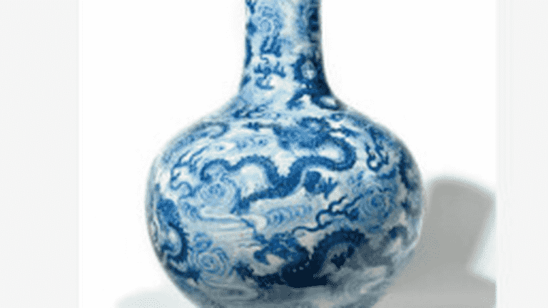 A Chinese vase, estimated at 2,000 euros, sold for more than 9 million euros