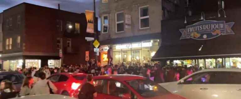 [À VOIR] A tide of admirers rush to a restaurant in Montreal