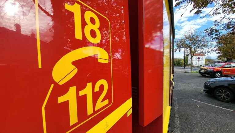 A car hits two pedestrians aged 14 and 16 and flees