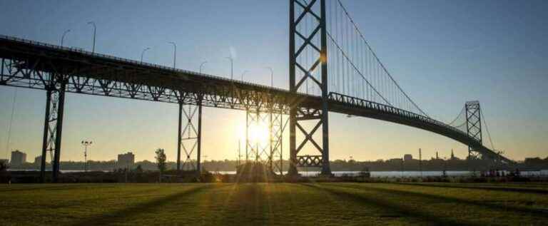 A suspicious package forces the closure of the Ambassador Bridge in Ontario