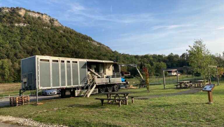 A vehicle that transforms green waste into wood pellets