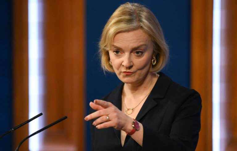 After her apology, everything remains to be done for British Prime Minister Liz Truss, in free fall in public opinion.