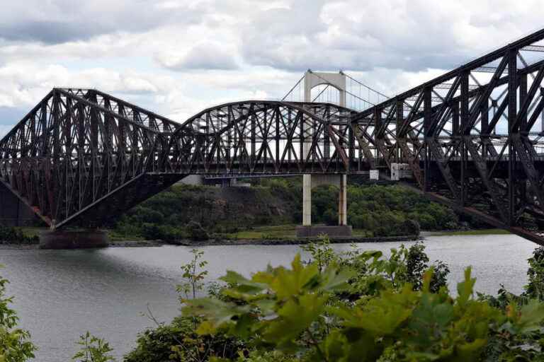 An agreement just barely signed for the Quebec Bridge