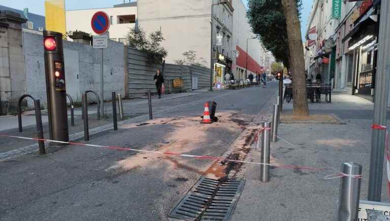 An alcoholic driver hit the terminal on rue du Port in Le Mans