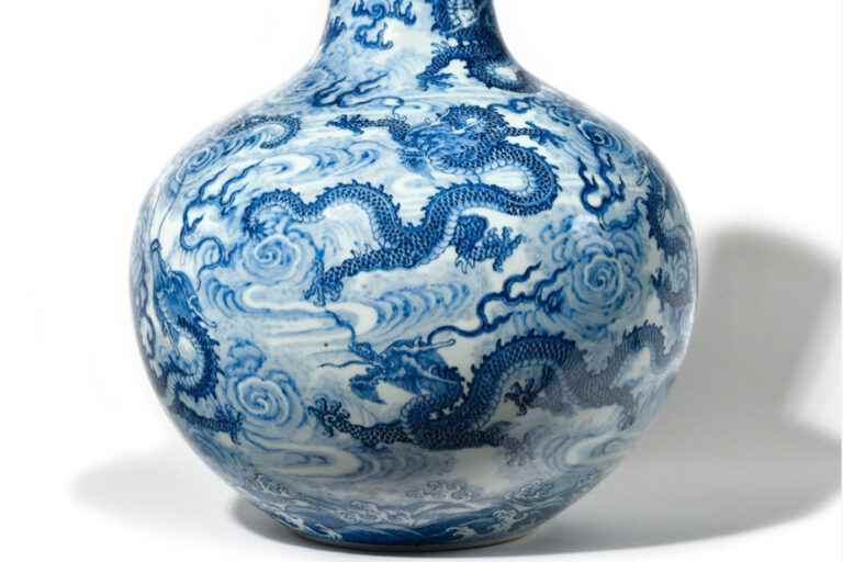 An ordinary Chinese vase sold for more than 9 million euros