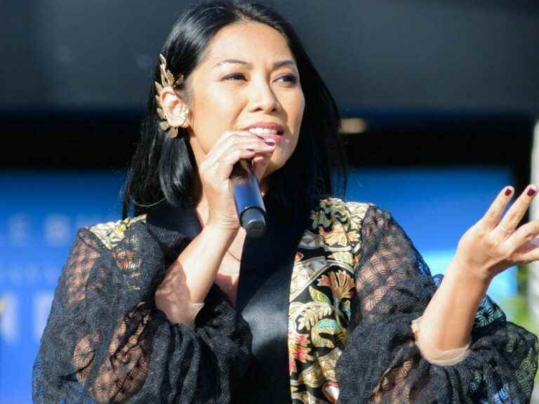 Anggun narrowly escapes a big accident in full live…