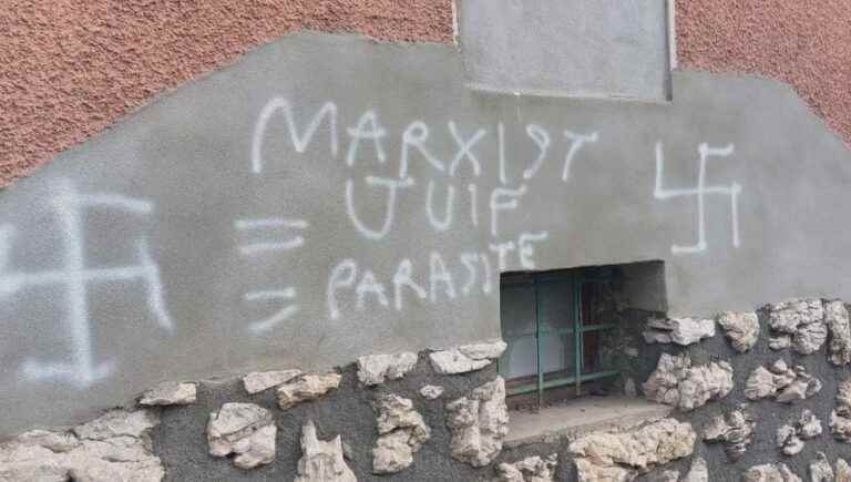 Anti-Semitic tags on the facade of the Communist Party in Chambéry