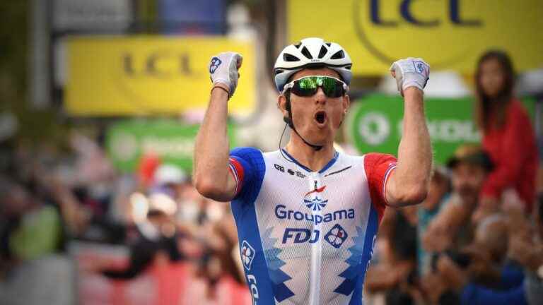 Arnaud Démare keeps his title on Paris-Tours