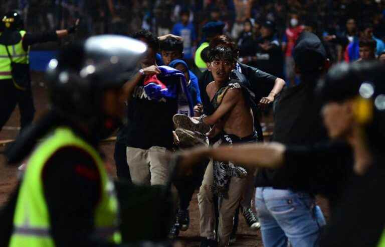 At least 125 dead in Indonesia after a crowd movement in a soccer stadium