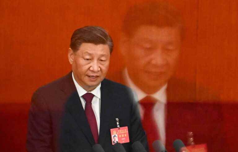 At the CCP congress, Xi Jinping gives himself a thunderous applause