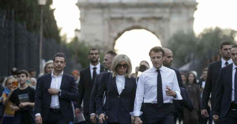 Brigitte Macron hand in hand with Emmanuel, photos of their romantic break in Italy