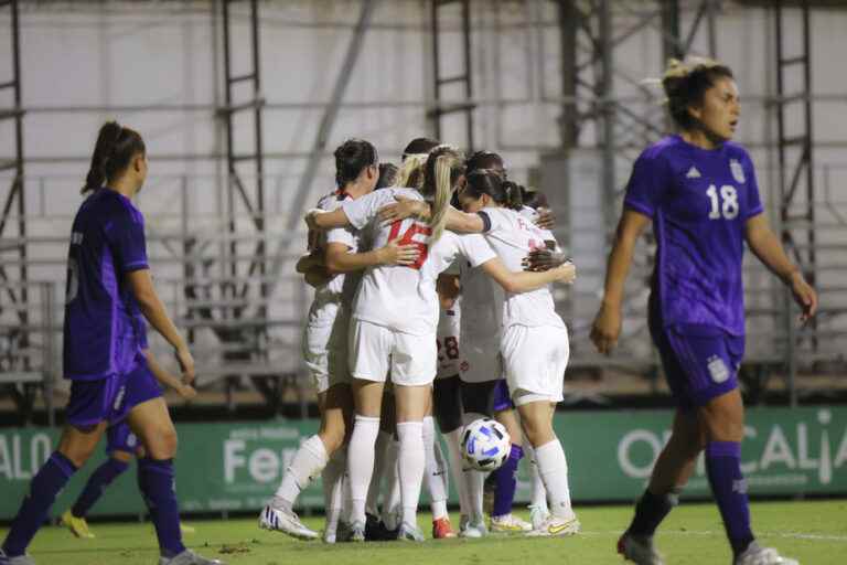 Canadians beat Argentina 2-0 |  The Press