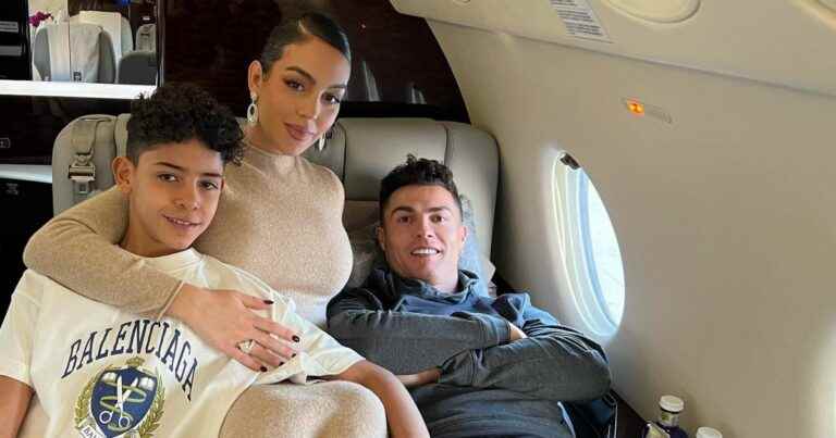 Cristiano Ronaldo surrounded by his 5 children: the cute little Bella Esmeralda with Georgina