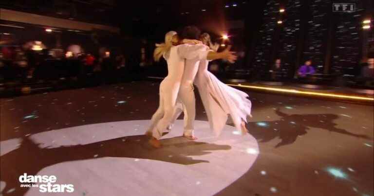 Dancing with the stars: A celebrity falls in a strange way, slight fright in full prime