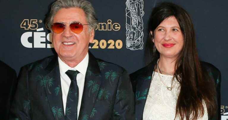 Daniel Auteuil in love with Aude, 27 years younger than him: a meeting far from romantic