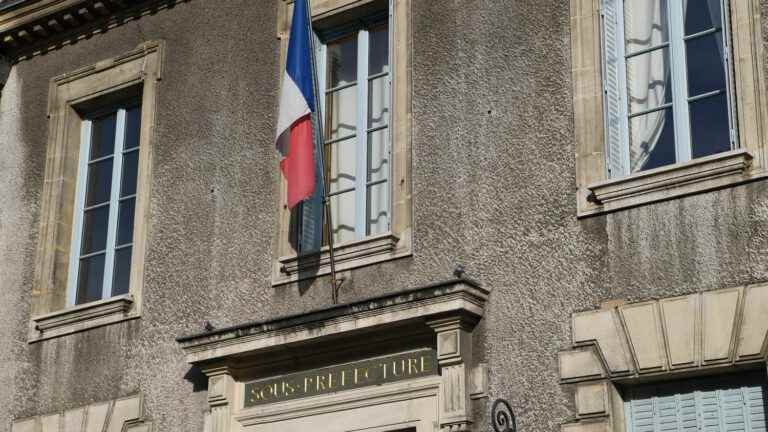 Emmanuel Macron will announce the reopening of six sub-prefectures