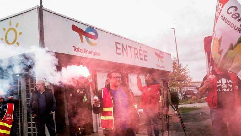 End of the strike at the Mardyck fuel depot, near Dunkirk