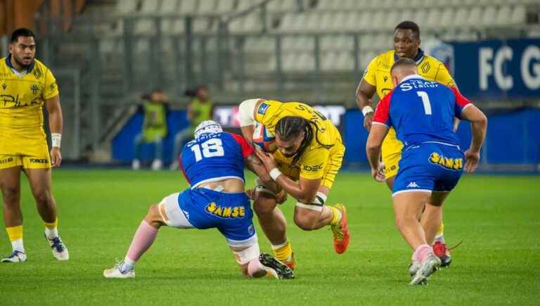 FC Grenoble narrowly wins against USO Nevers (19-18)