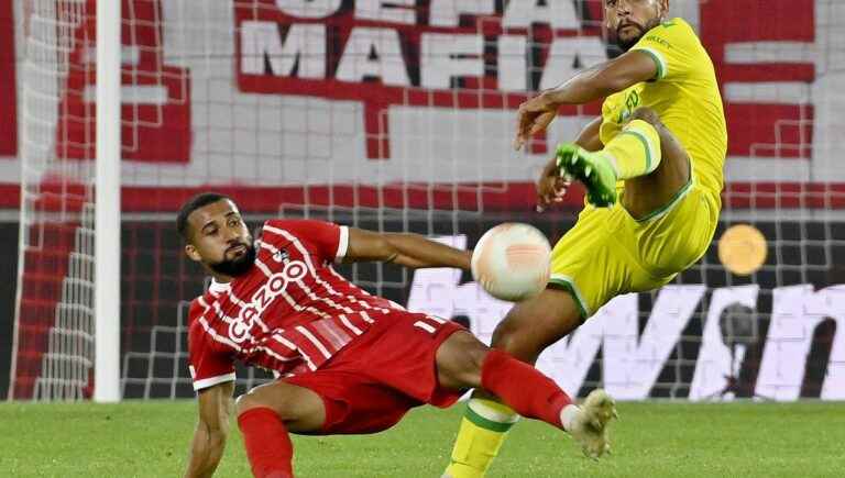 FC Nantes attacking the German ogre Fribourg!