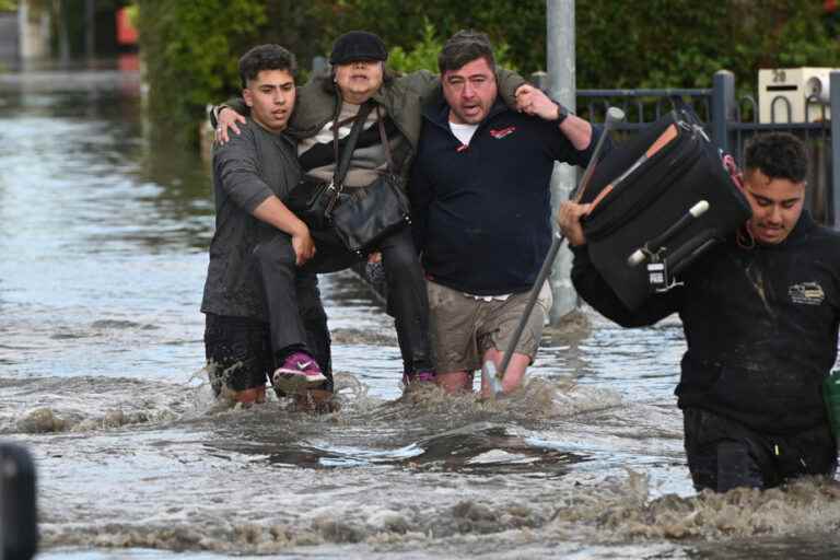 Floods in Australia |  Thousands of people called to evacuate