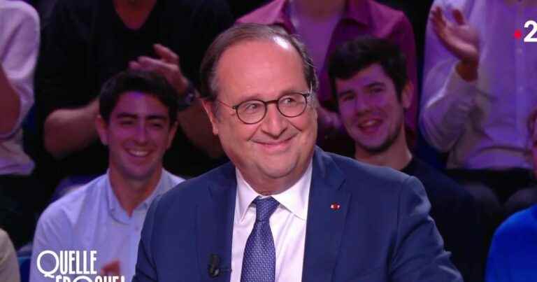 François Hollande blocks in front of a photo of Julie Gayet and slips about Ségolène Royal