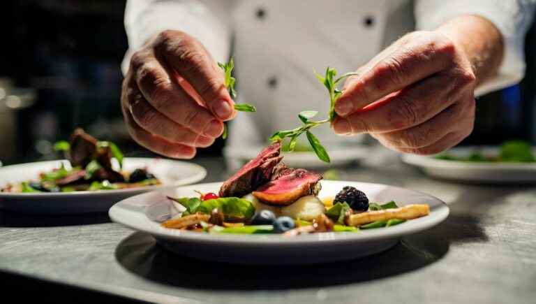 Game with Marc Lecroisey, the chef of the Table des Lys in Saint-Etienne