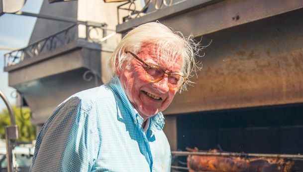 Gérard Poetschke, the emblematic patron of the Black Bear at the Saint-Romain Fair in Rouen, died at 78