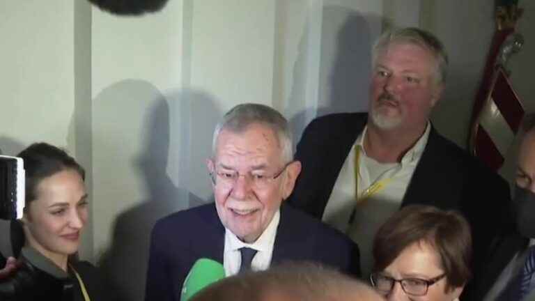 Green President Alexander Van der Bellen re-elected