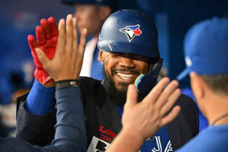 Hernandez gives Blue Jays victory over Red Sox