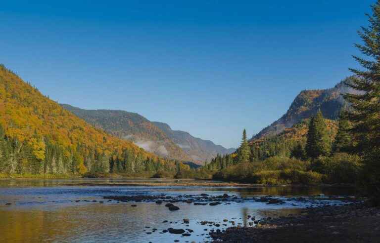 Hike and night in a refuge in the Jacques-Cartier National Park