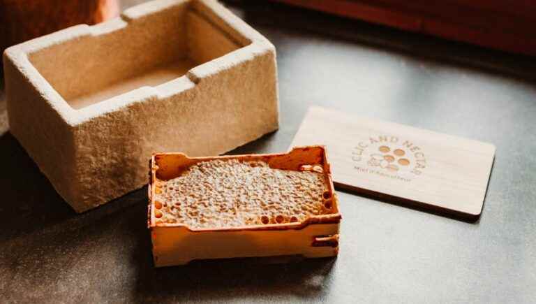 Honey packaged in a vegetable box from nature