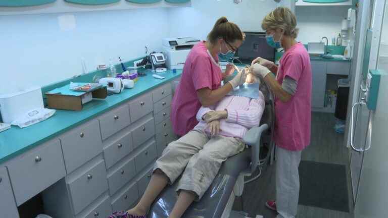 In Finistère, a mobile dental office to treat the elderly