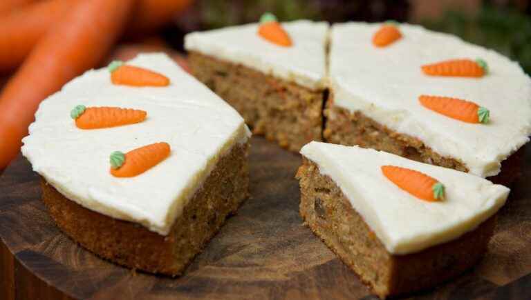 In Halloween colors with the Carrot Cake!