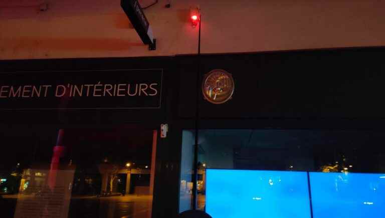 In Indre, the Collectif Rouge et Vert turns off store signs at night