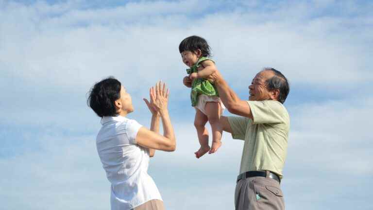 In Japan, employees will be able to benefit from “grandparents’ leave” to take care of their grandchildren