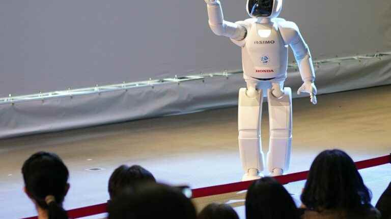 In Japan, robots learn… to laugh