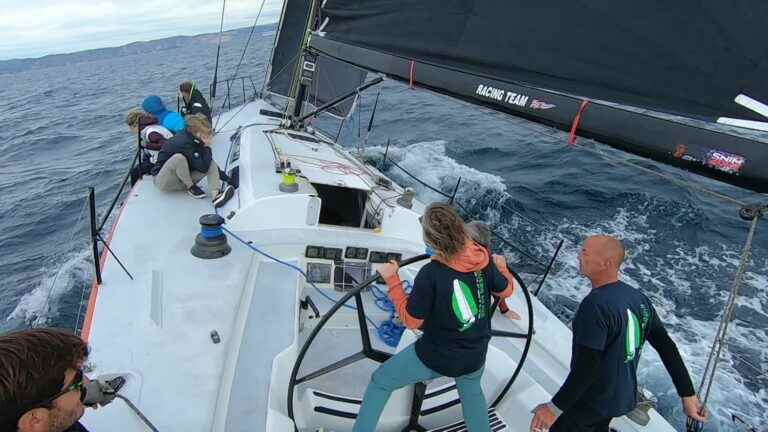 In Marseille, sailing cruises to help caregivers decompress