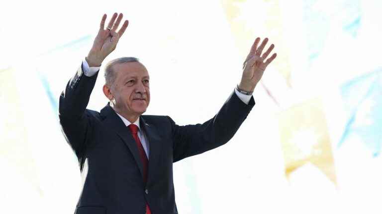 In Turkey, President Erdogan launches his electoral campaign in bombastic and nationalist mode