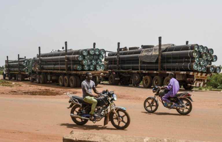 In the south of Niger, the largest oil pipeline in Africa is taking shape.  It will connect the wells of the Agadem deposit to the Beninese port of Sèmè.