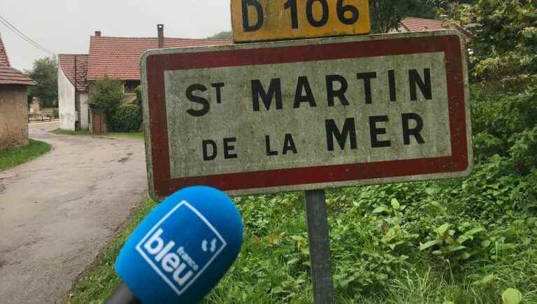 In the square at Saint-Martin-De-La-Mer