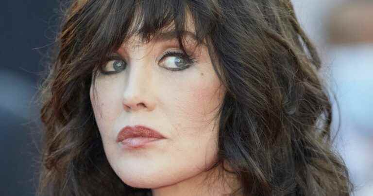 Isabelle Adjani goes blonde: mysterious and bewitching, the result is stunning!