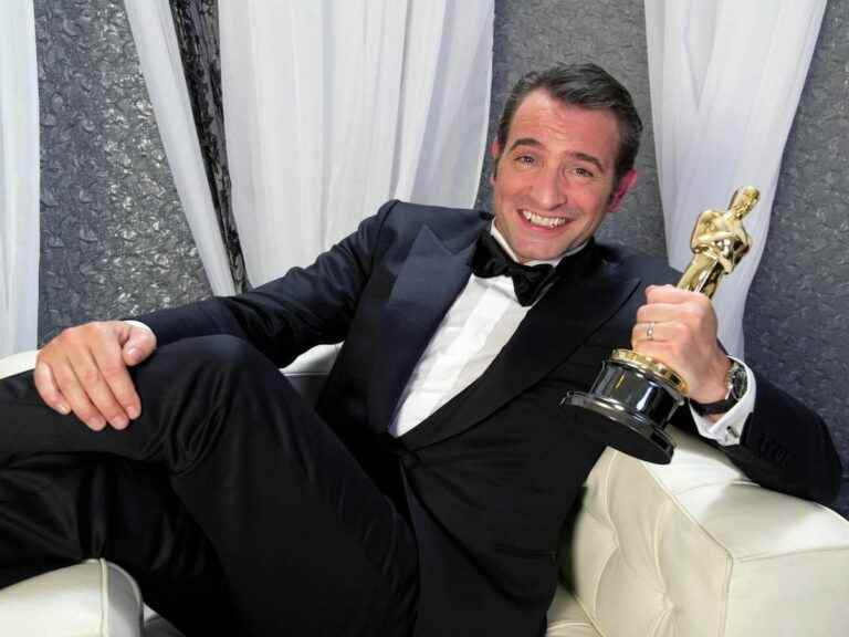 Jean Dujardin says he is not a star at home!