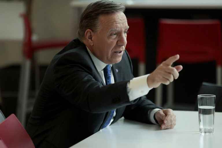 Legault accuses “analysts” of associating him with “racism”