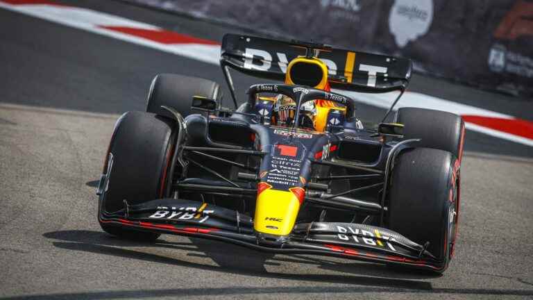 Max Verstappen on pole position in the Mexican Grand Prix ahead of the Mercedes, Ferrari behind