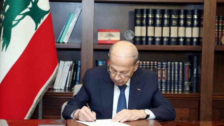 Michel Aoun leaves the presidential palace, without a designated successor